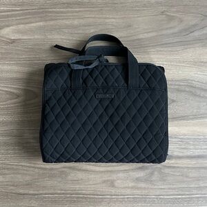 VERA BRADLEY— Hanging toiletry bag